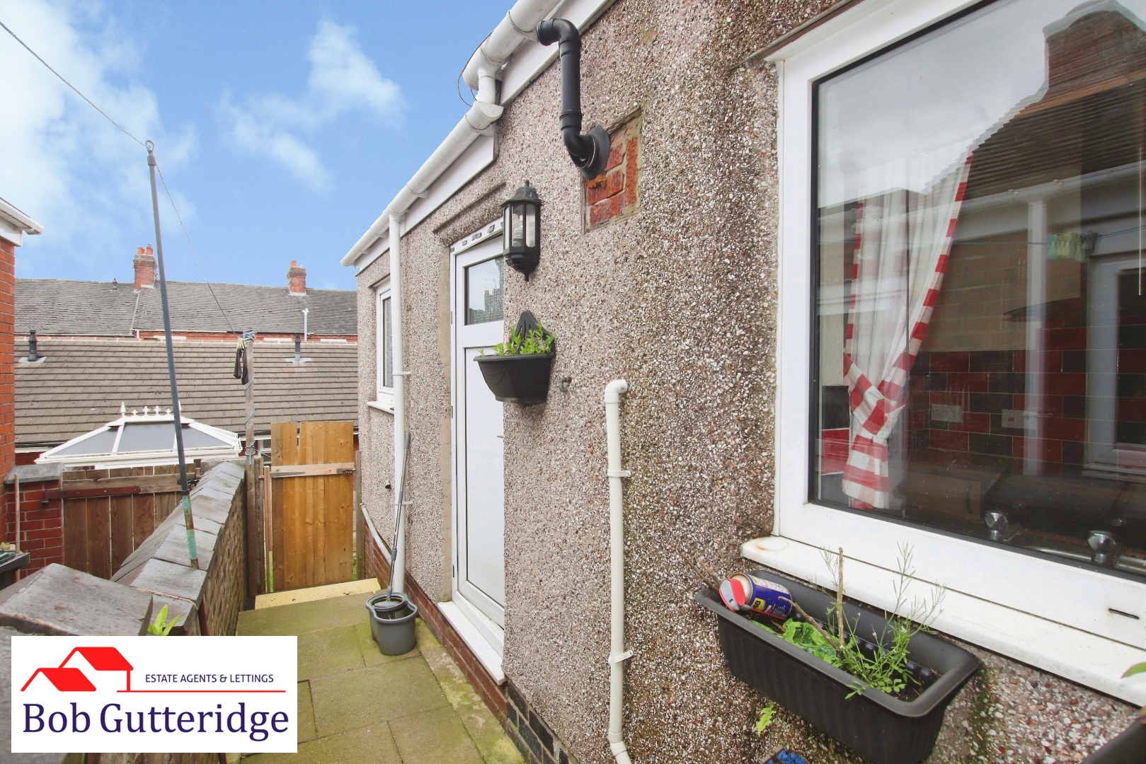 ENCLOSED REAR YARD